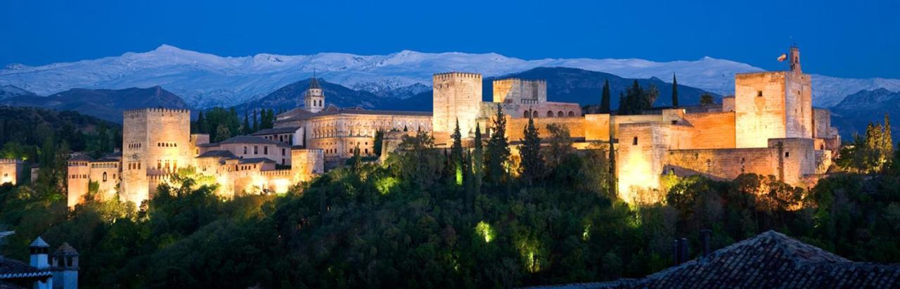 Amplio Y Centrico, Recien Reformado, Calefaccion Central, Jardines, Supermercados, Cafeterias Y Todos Los Servicios En El Corazon De La Ciudad Granada Kültér fotó