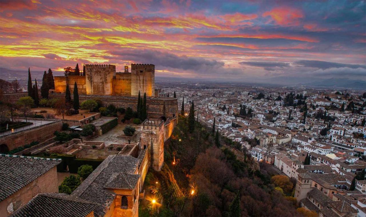 Amplio Y Centrico, Recien Reformado, Calefaccion Central, Jardines, Supermercados, Cafeterias Y Todos Los Servicios En El Corazon De La Ciudad Granada Kültér fotó