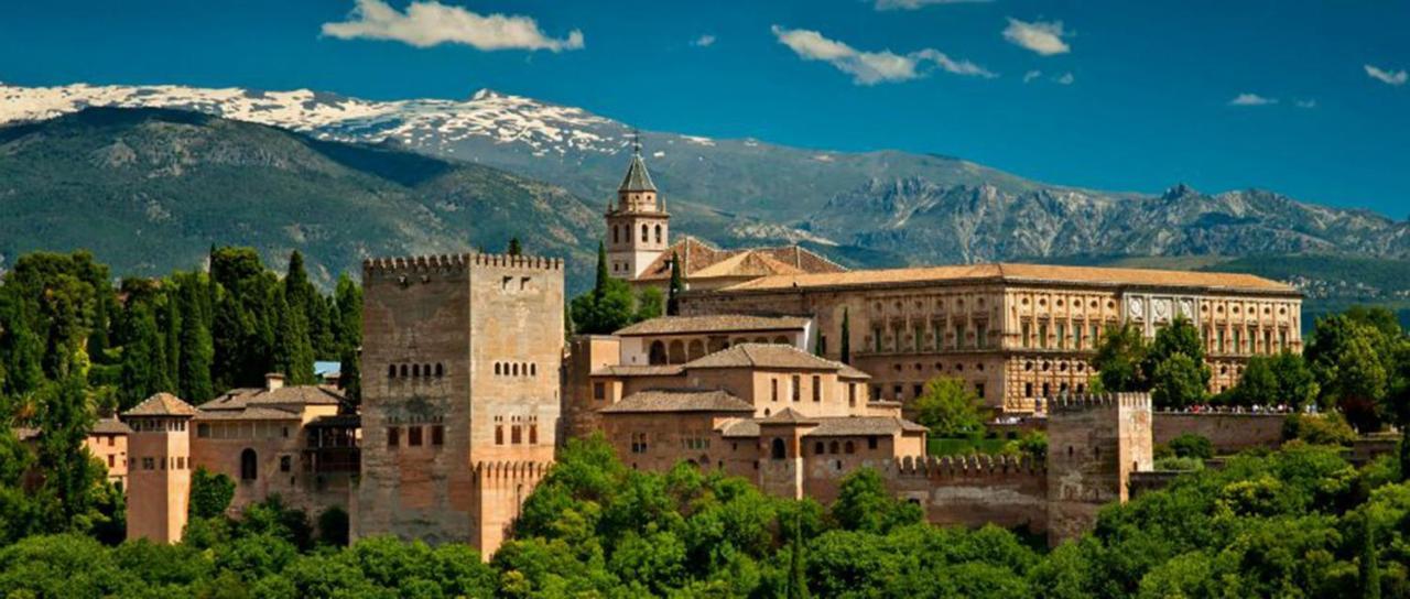 Amplio Y Centrico, Recien Reformado, Calefaccion Central, Jardines, Supermercados, Cafeterias Y Todos Los Servicios En El Corazon De La Ciudad Granada Kültér fotó
