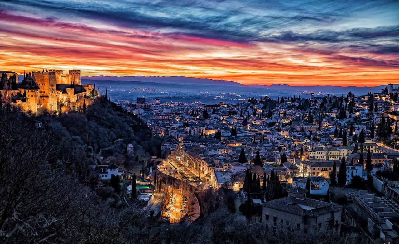 Amplio Y Centrico, Recien Reformado, Calefaccion Central, Jardines, Supermercados, Cafeterias Y Todos Los Servicios En El Corazon De La Ciudad Granada Kültér fotó