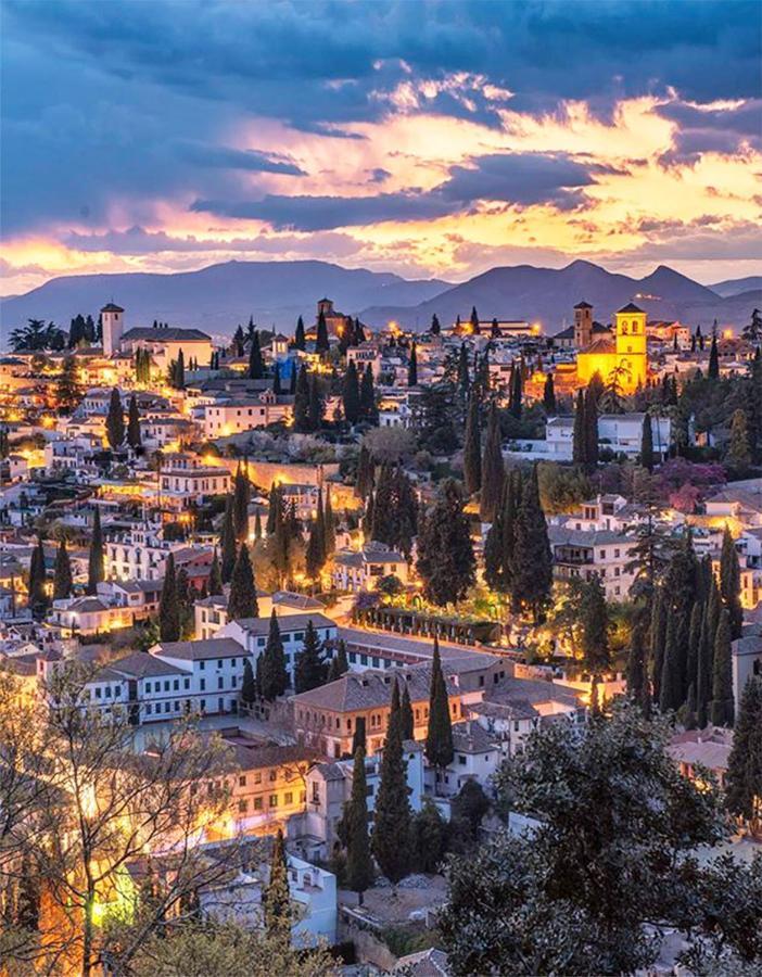 Amplio Y Centrico, Recien Reformado, Calefaccion Central, Jardines, Supermercados, Cafeterias Y Todos Los Servicios En El Corazon De La Ciudad Granada Kültér fotó